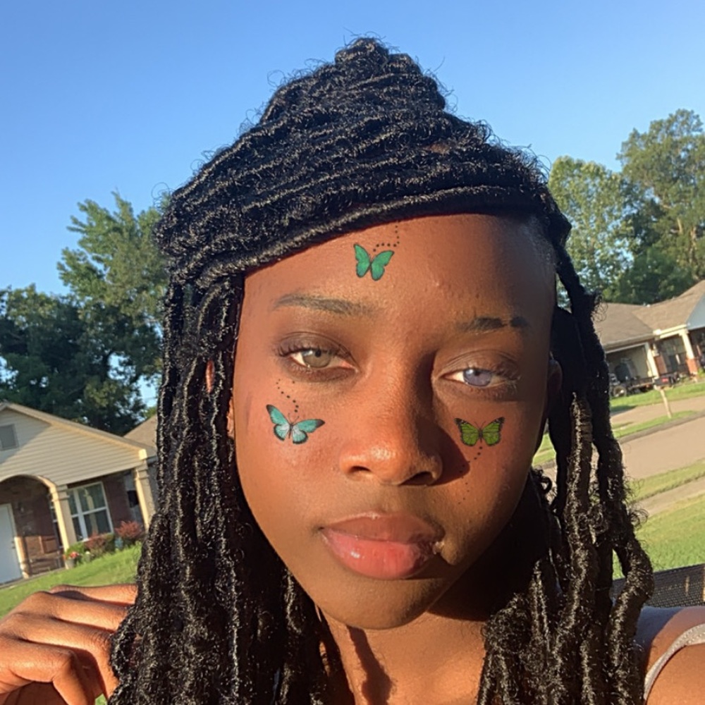 Meet your Posher, Maya